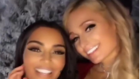 Kim Kardashian y Paris Hilton se deslizan sobre nieve