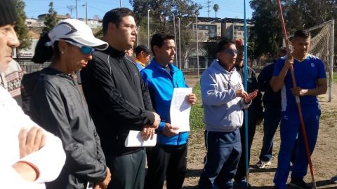 Deportistas no quieren pasto sintético en la Unidad Deportiva CREA