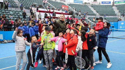 Sharapova vence a Bacsinszky en 1ra ronda de Shenzhen