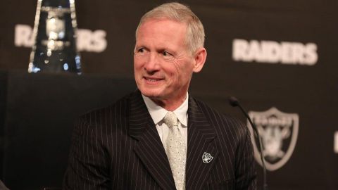 Raiders contrata al analista de TV Mike Mayock como gerente