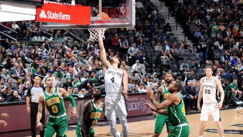 Spurs anota 46 puntos en 3er cuarto para vencer a Celtics