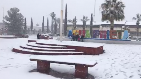 Nieve bloquea tránsito en carreteras de Sonora