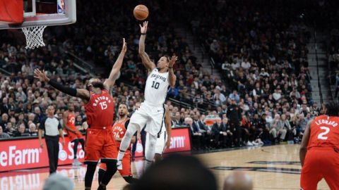 DeRozan logra triple doble: Spurs vencen a Leonard y Raptors