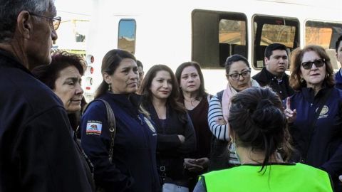 Senadores de California visitan a la caravana migrante en Tijuana