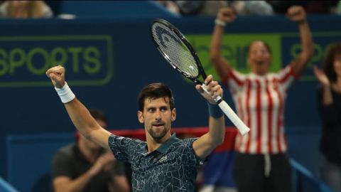 Novak Djokovic da un paso más rumbo al título en Doha