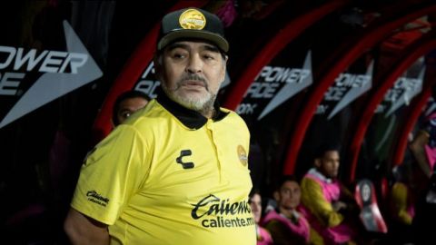 Maradona seguirá como técnico de Dorados: abogado