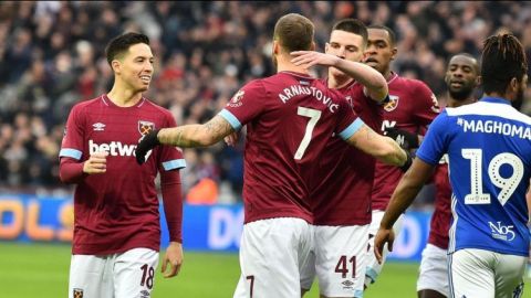 Sin ''Chicharito'', West Ham gana sigue con vida en la Copa de Inglaterra