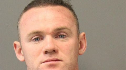 Arrestan a Rooney por estar intoxicado en aeropuerto