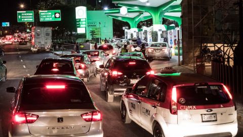 AMLO admite desabasto en algunas gasolineras de la CDMX