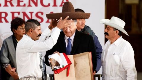 "¡Viva México, cabrones!", grita descendiente de Zapata frente a AMLO