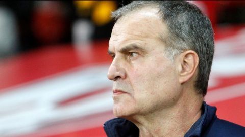 Acusan a Marcelo Bielsa de espiar a rival en Inglaterra