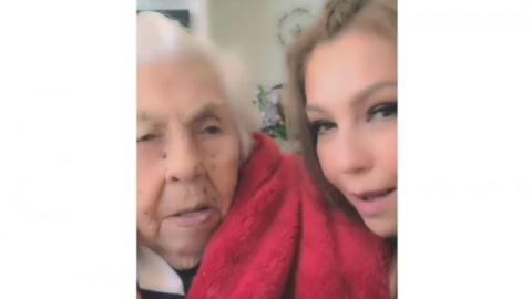 Thalía celebra y le canta a su abuela en sus 101 años