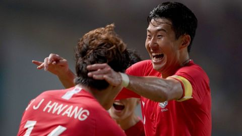 Surcorea vence 2-1 a Bahréin y avanza a cuartos en Copa Asia