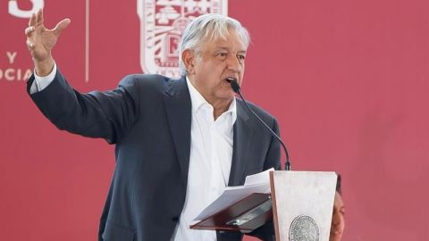 Con programas sociales no habrá excusas para dejar el huachicol: AMLO