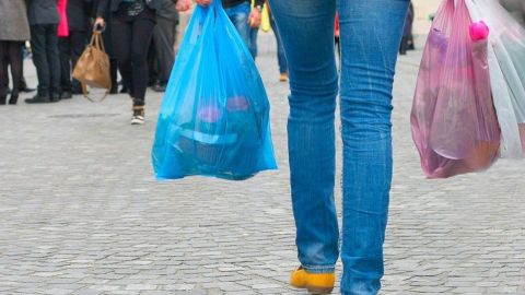 Reculan con la prohibición de bolsas de plástico