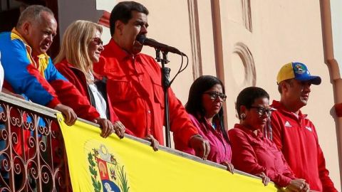 Trump advierte de que "todas las opciones están sobre la mesa" ante Maduro