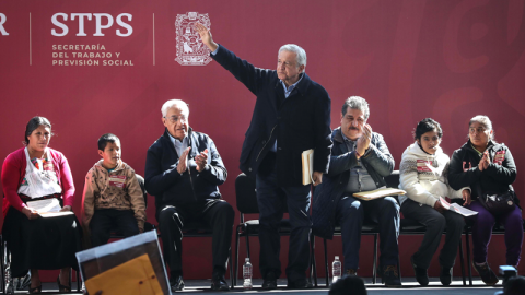 López Obrador pide "orientar" a quienes se dedican al "huachicoleo"