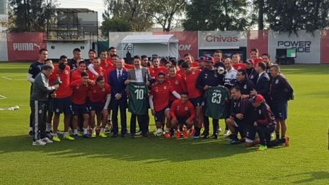 Chivas dice que no se requieren naturalizados en el Tri