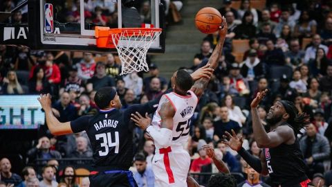 Leonard anota 18, Raptors despachan 121-103 a Clippers