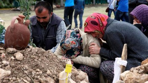 Varias personas quedan sepultadas al derrumbarse un edificio en Estambul