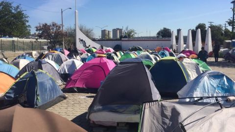 Abandonan campamento de migrantes mexicanos por falta de recursos
