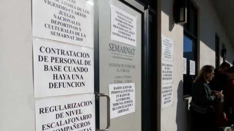 Trabajadores de la Semarnat se manifiestan por violación al contrato laboral