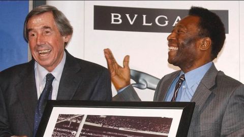 Pelé rinde homenaje a Gordon Banks
