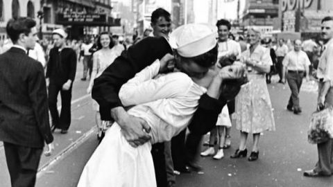 Fallece el marino de la famosa foto del beso en Nueva York tras la II Guerra