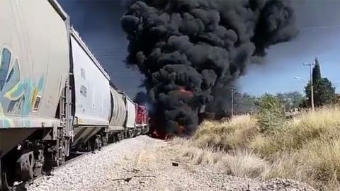 Se estrellan tren y pipa en Aguascalientes; dos muertos