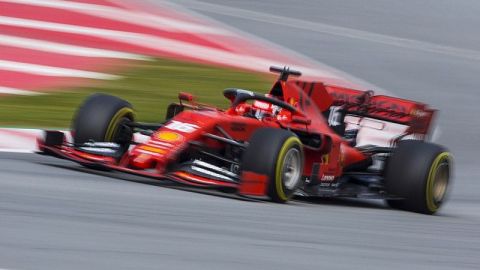 Hamilton: "El Ferrari parece muy, muy fuerte"