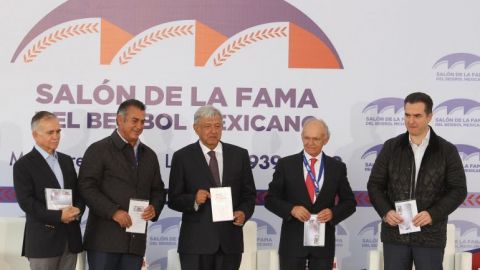 López Obrador inaugura Salón de la Fama del beisbol en Monterrey
