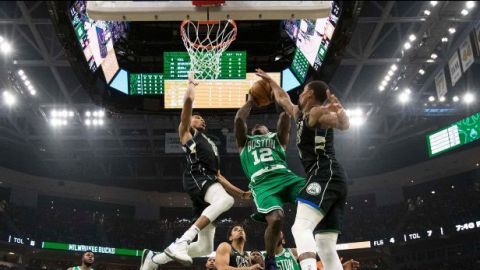 Bucks vencen a Celtics en juego con sabor a playoffs en la NBA