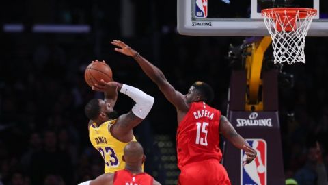 LeBron guía a Lakers en victoria 111-106 ante Rockets