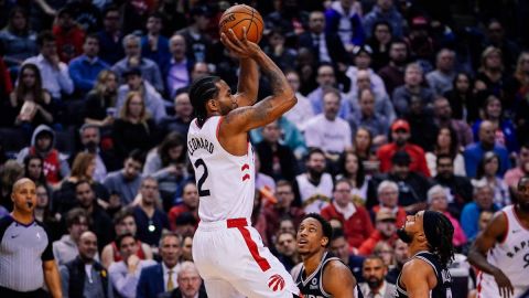 Leonard anota 25 puntos en victoria de Raptors ante Spurs