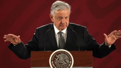 Si me hacen "proposiciones indecorosas" las denunciaré, dice AMLO