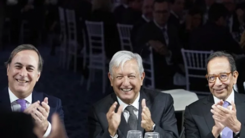 AMLO toma protesta a Carlos Salazar como nuevo presidente del CCE