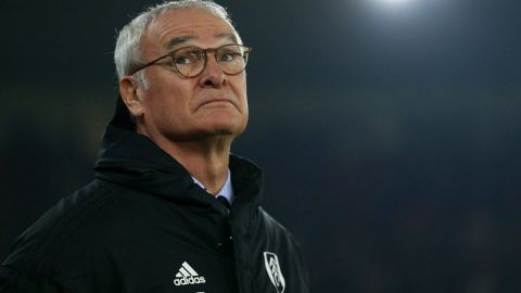 Amenazado por descenso, Fulham despide al DT Ranieri