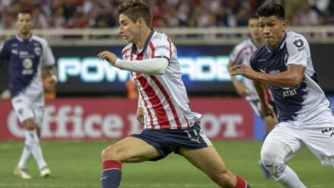 Con dos zapatazos de Pabón, Rayados anula a Chivas