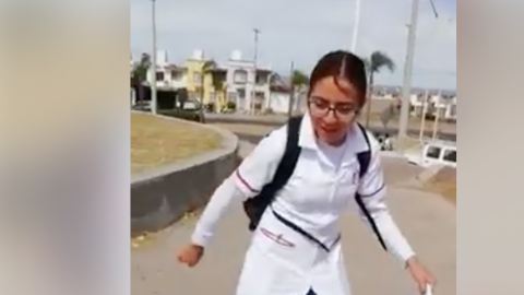 Karla, la joven detrás del video viral en campaña de vacunación