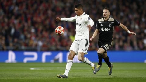 El Ajax somete al Real Madrid y le elimina en octavos