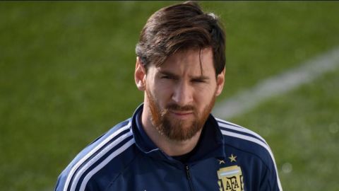 Messi supera duelo del Mundial y regresa a Argentina