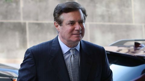 Condenan a casi 4 años de prisión a Manafort, el exjefe de campaña de Trump