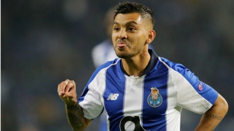 Tecatito Corona renovó contrato con el Porto hasta 2022