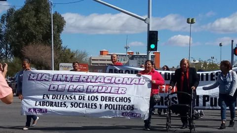 Marchan por los derechos de las mujeres  en Mexicali