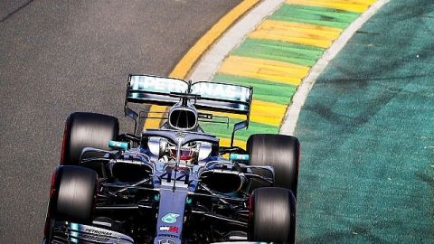 Mercedes logra el doblete en la segunda práctica en Australia