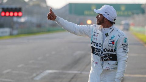 Hamilton logra la ‘pole’ y saldrá primero en Australia