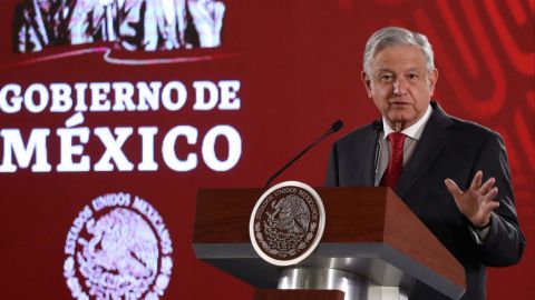 AMLO firmará mañana martes carta-compromiso de no reelección