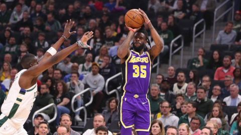 Bucks vencen a Lakers; Giannis y LeBron se ausentan