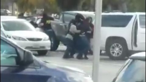 Liberan a hombres secuestrados frente a la Preparatoria Federal Lázaro Cárdenas