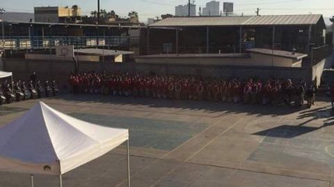Padres de familia cerraron la Secundaria Alba Roja